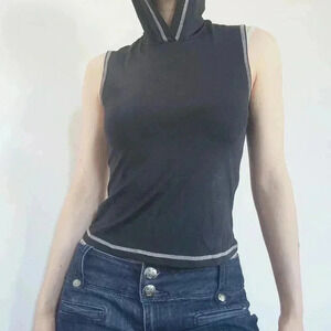 Vintage 80s basic black sleeveless hooded top with white contrast stitching